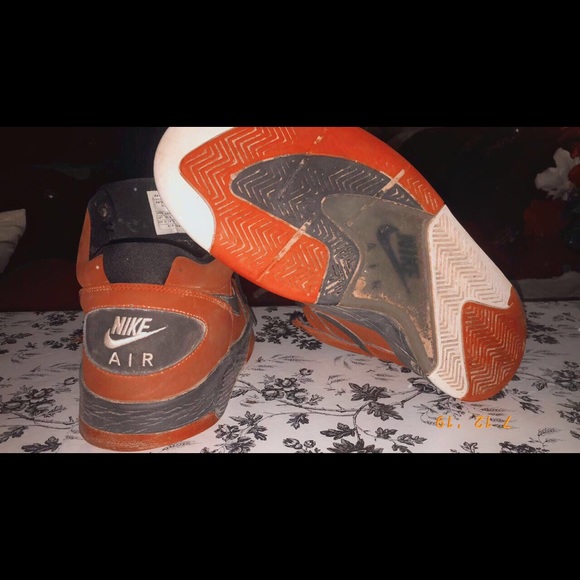 Nike shoes - Picture 2 of 2